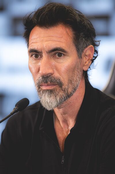 Arquivo:Apresentação de Eduardo Domínguez.jpeg